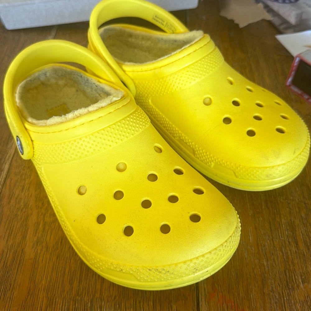 Crocs Classic Lined Clogs Slippers Fuzzy M5 W7 - image 1